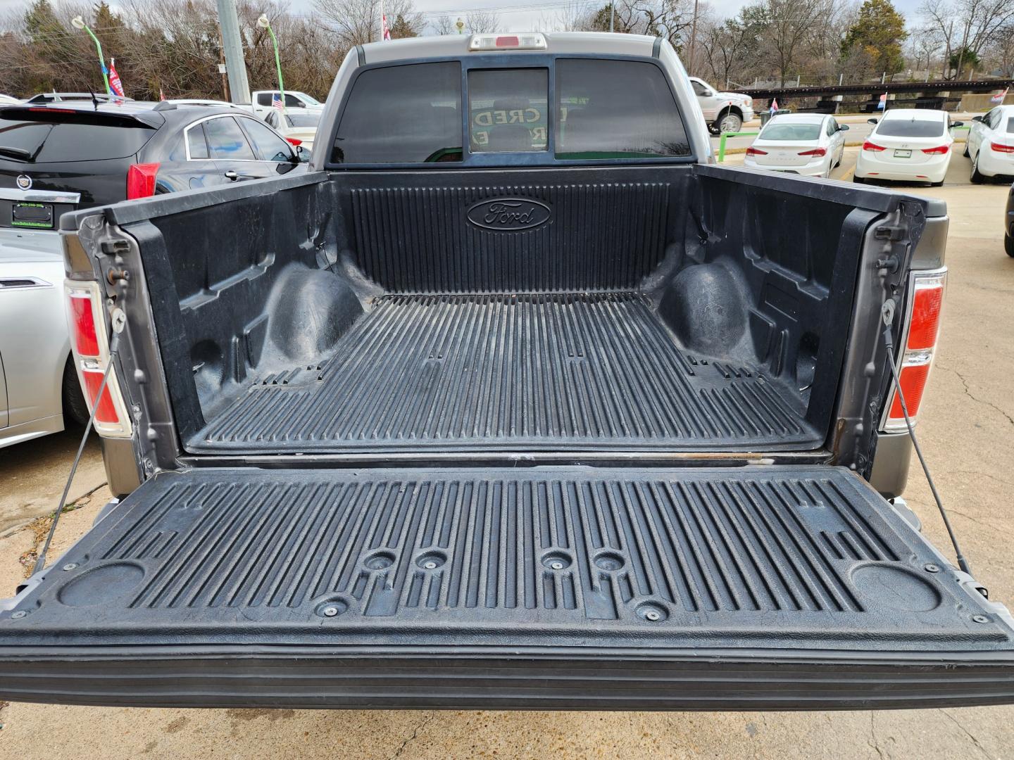 2014 GRAY Ford F-150 XLT SuperCrew (1FTEW1CM4EF) with an 3.7L V6 DOHC 24V engine, 6-Speed Automatic transmission, located at 2660 S.Garland Avenue, Garland, TX, 75041, (469) 298-3118, 32.885387, -96.656776 - Welcome to DallasAutos4Less, one of the Premier BUY HERE PAY HERE Dealers in the North Dallas Area. We specialize in financing to people with NO CREDIT or BAD CREDIT. We need proof of income, proof of residence, and a ID. Come buy your new car from us today!! This is a very well cared for 2014 FO - Photo#10